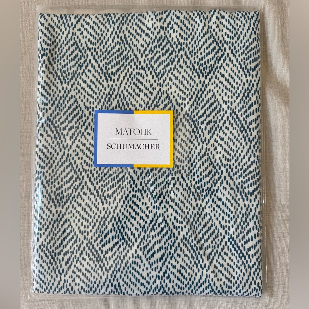 NWT Matouk/Schumacher Duma Diamond Table Runner, Blue